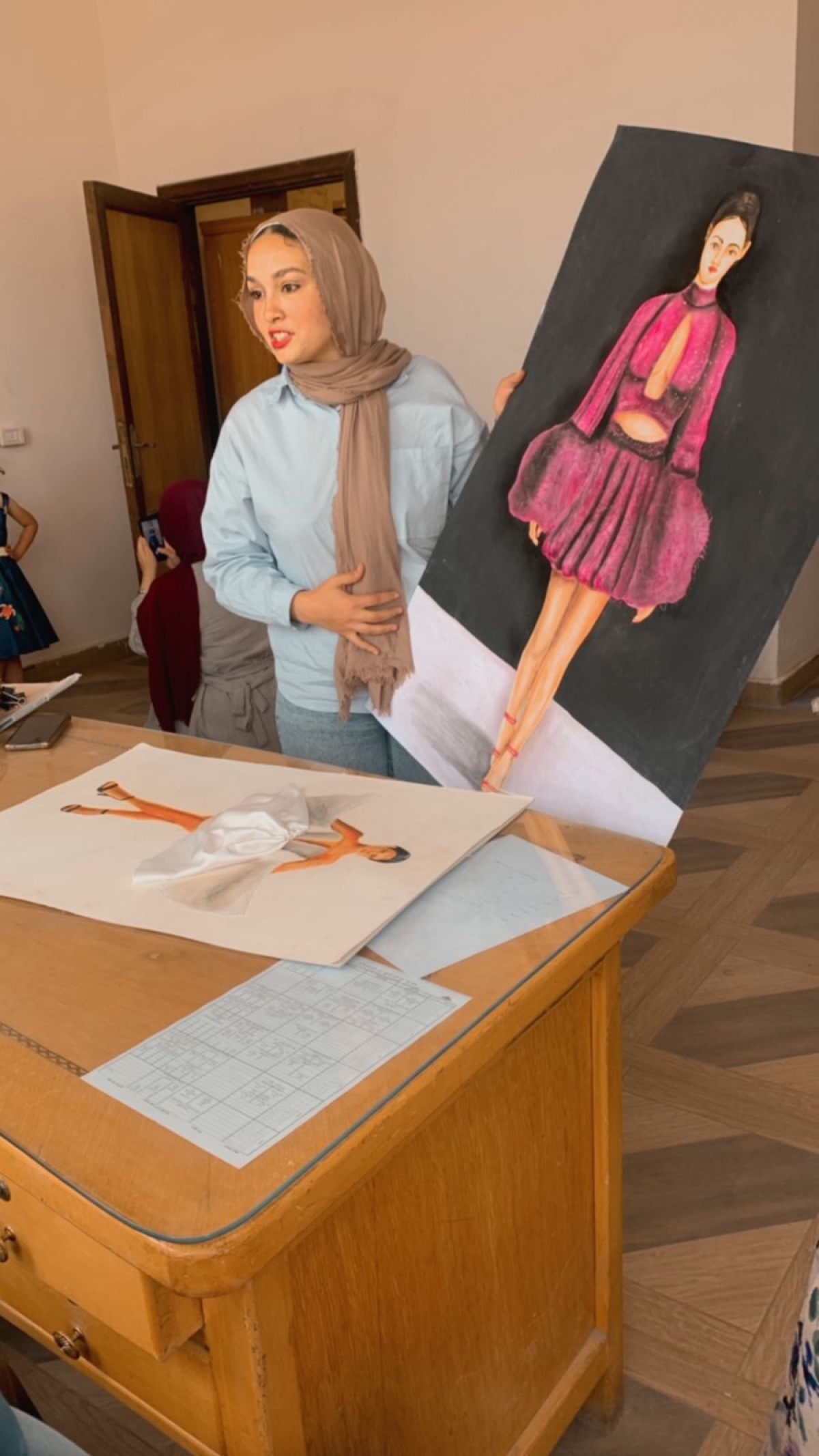 فاعليات تقييم مقرر رسم موديل (2) الفرقة الأولي بقسم تكنولوجيا الملابس والموضة للعام الجامعي(2024-2025) الفصل الدراسي الثاني