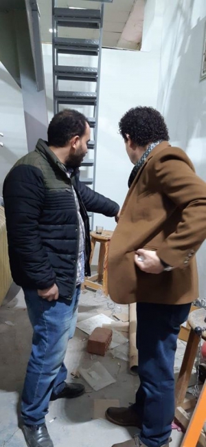 العميد يتفقد ورشة قسم الغزل والنسيج والتريكو