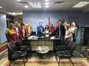 العميد يكرم الطالبات الفائزات بمهرجان الارشاد الثامن