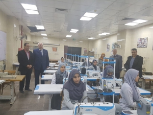 مدير عام التعليم الفني بالقليوبية يتفقد مبادرة "صنايعية مصر"