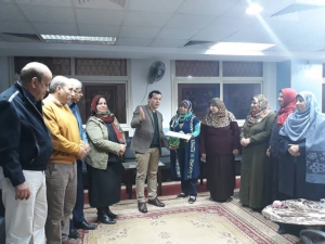 كليه الفنون التطبيقية جامعه بنها تكرم مجموعة من الموظفات من ادارة الكلية في عيد الام